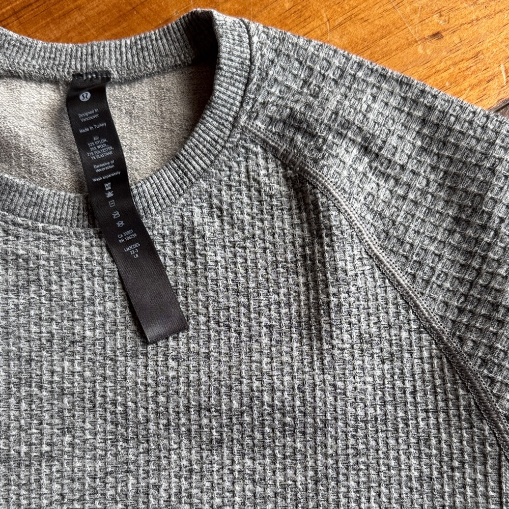 lululemon - engineered warmth long-sleeve crew - Picture 2 of 3